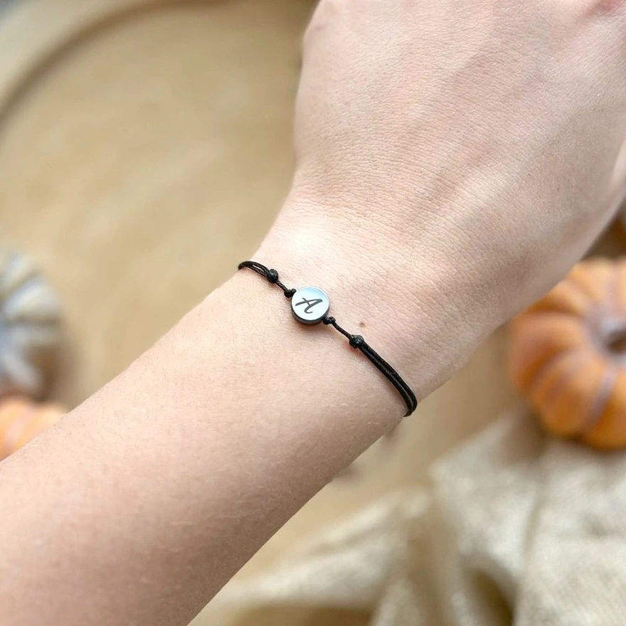 Náramek s písmenkem hematit