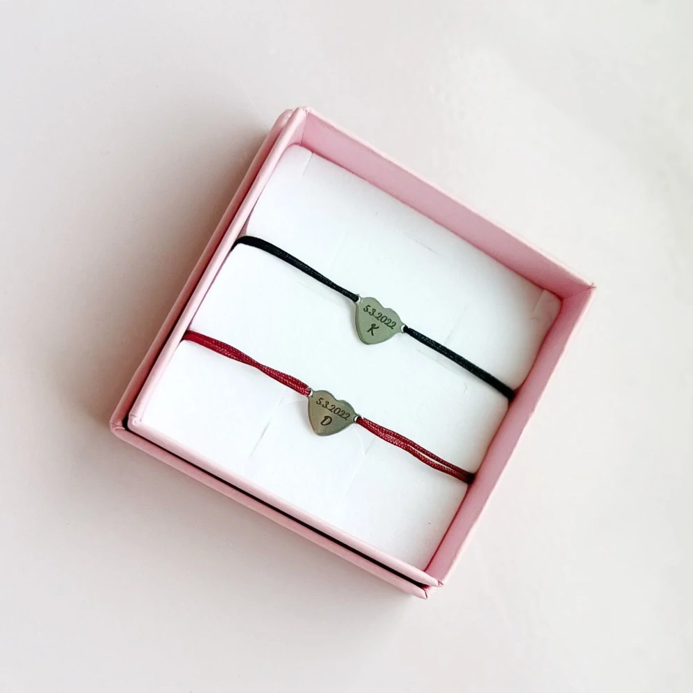 Set dvou náramků s textem/datumem 