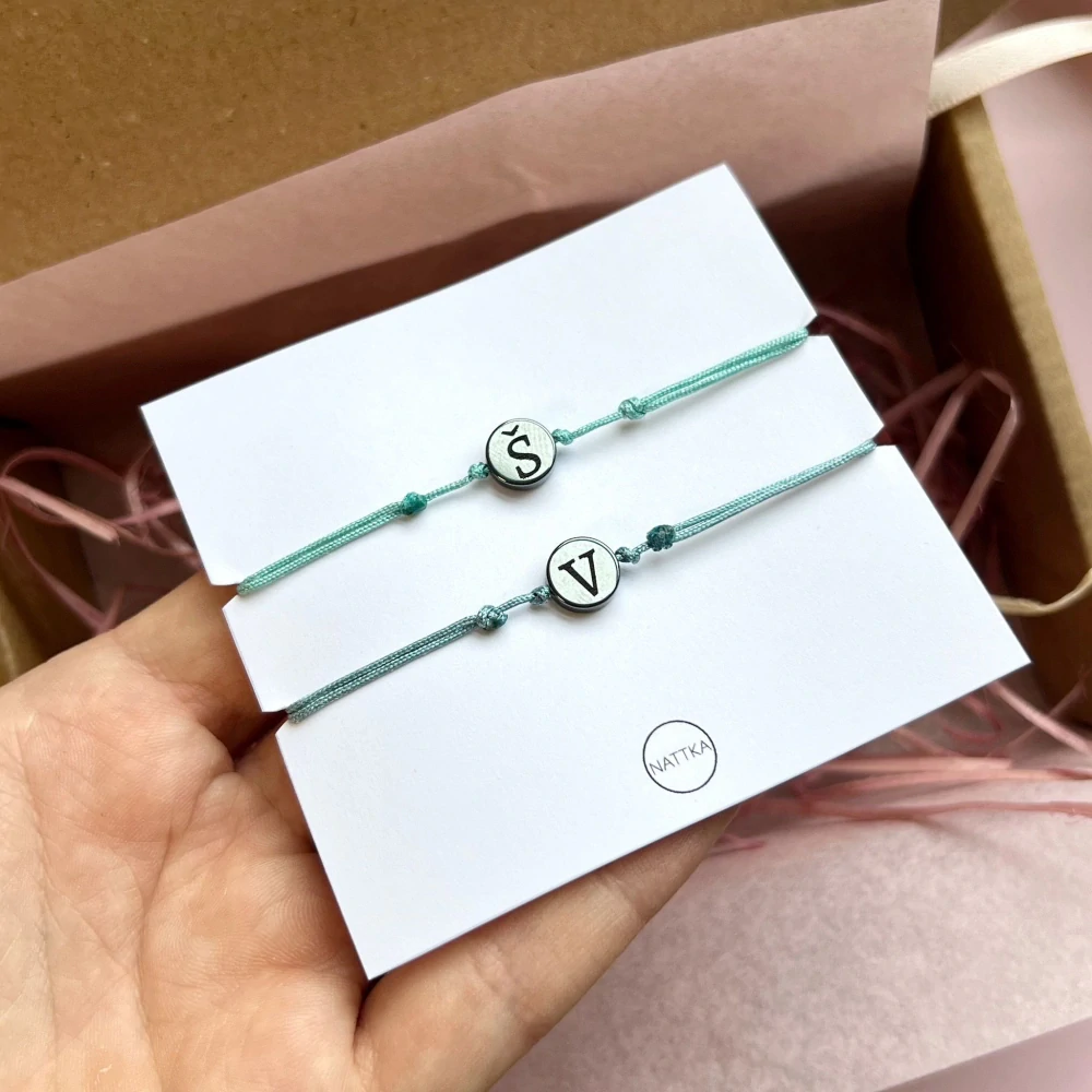 Náramek s písmenkem hematit